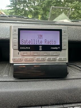 Delphi Roady XT Smallest Lightest XM Satellite Radio Receiver w/ Accesories